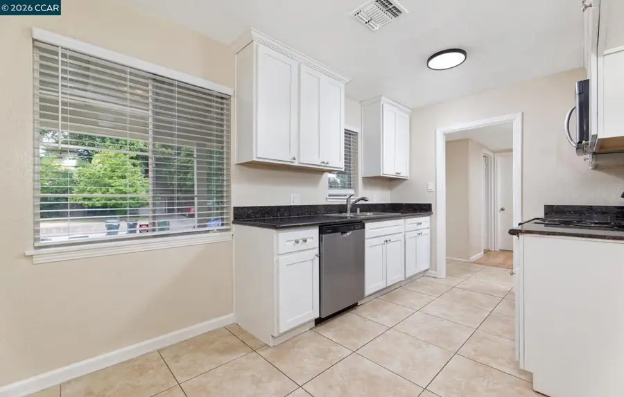 4300 42nd Ave, Sacramento, CA 95824 - #3
