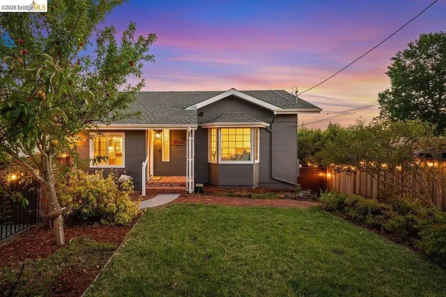 7008 Thornhill Dr, Oakland, CA 94611 - #2
