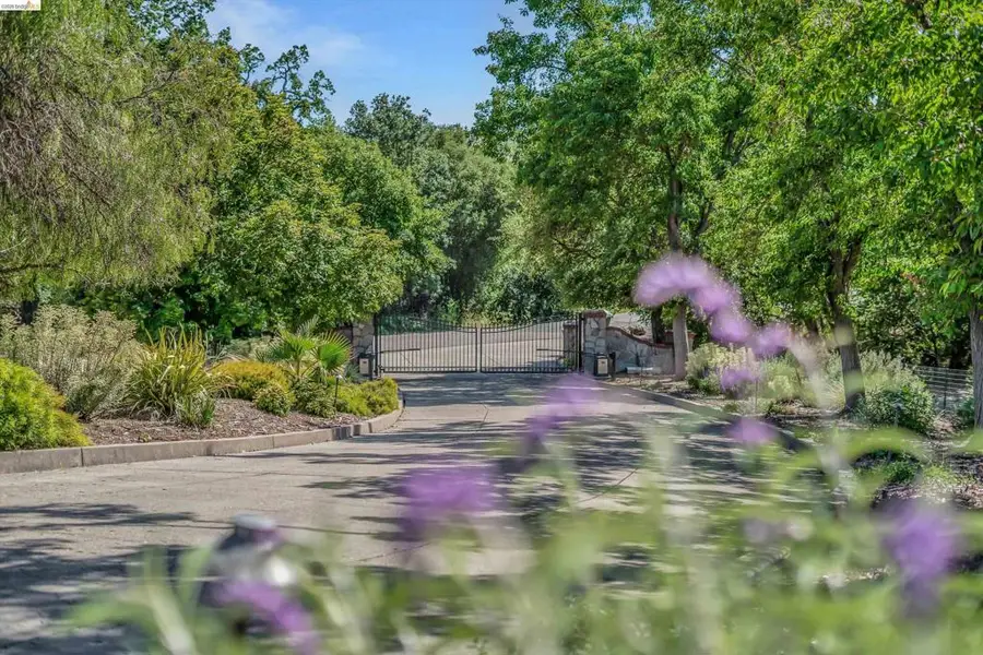 5885 Bruce Dr, Danville, CA 94506 - #2