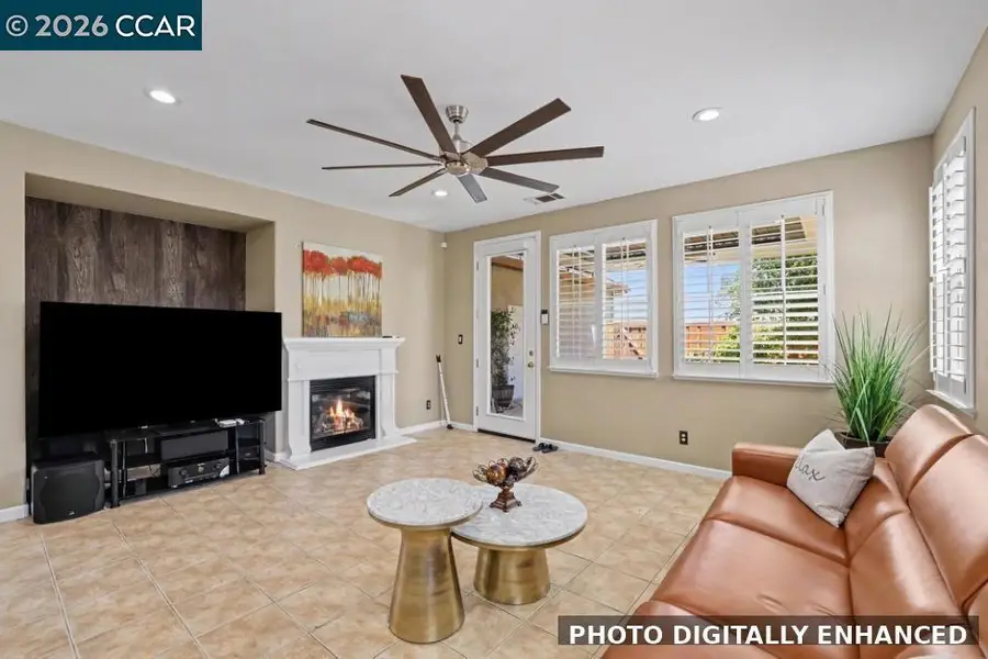 586 Dutch Elm Dr, Hercules, CA 94547 - #2