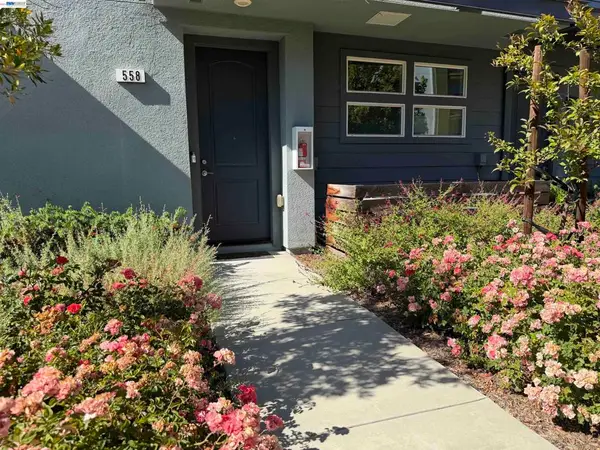 558 Clover Cir, Milpitas, CA 95035