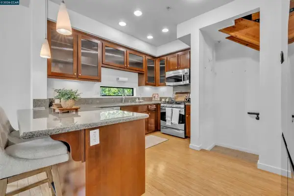 405 Palisade Dr, Oakland, CA 94607