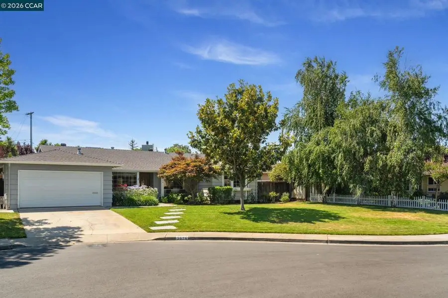 3074 Santa Maria Ct, Concord, CA 94518 - #2