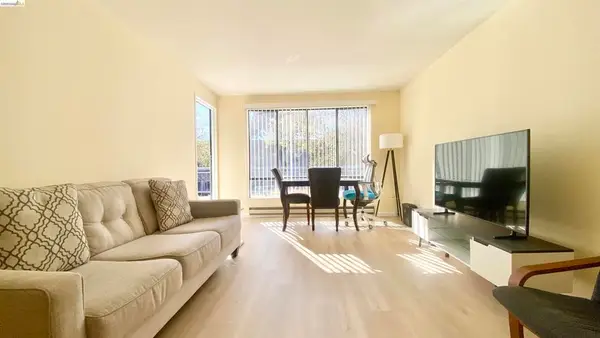 2 Commodore Drive #D273, Emeryville, CA 94608