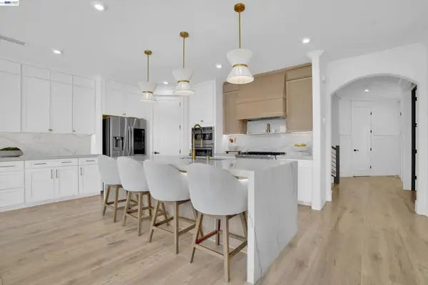 2775 Pink Muhly Dr, Manteca, CA 95337