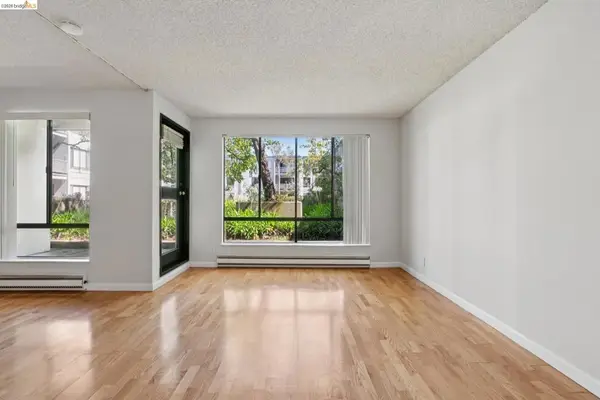 9 Commodore Dr #A207, Emeryville, CA 94608