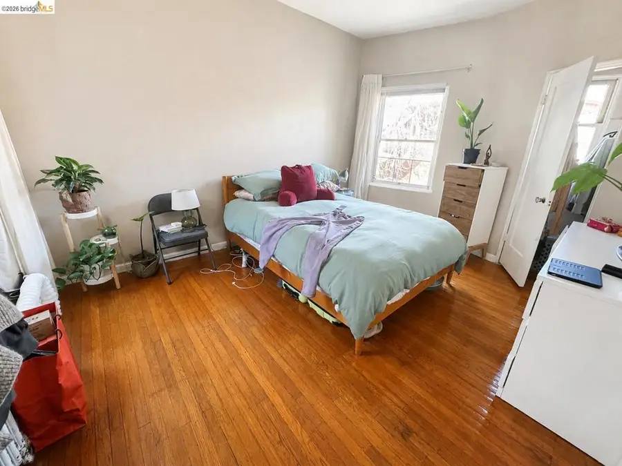 1142 Mckinley Ave, Oakland, CA 94610 - #3