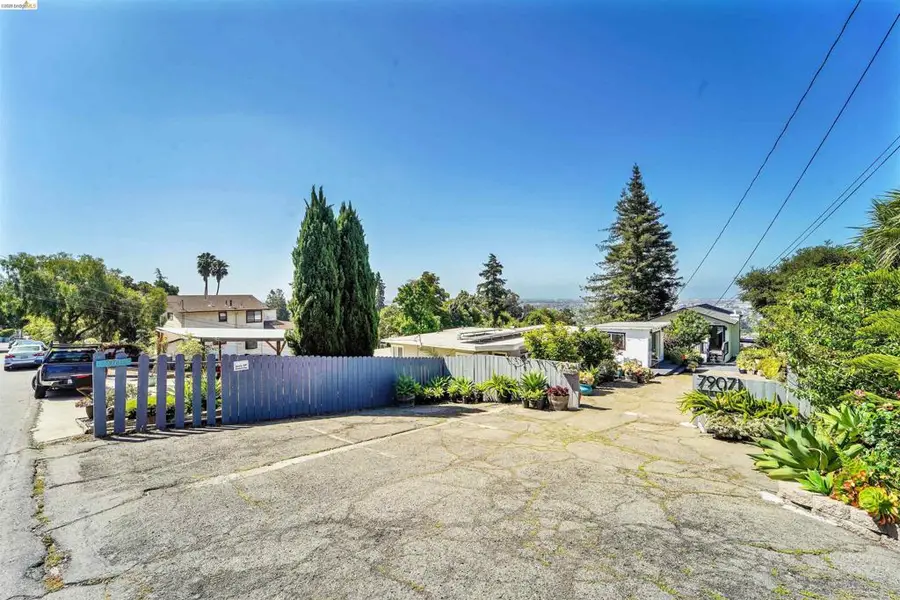 7907 Michigan Ave, Oakland, CA 94605 - #2