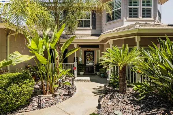 3448 E Howard Ct, Visalia, CA 93292