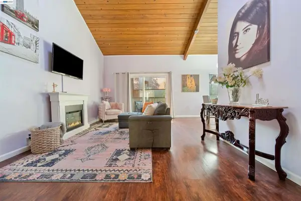 2716 Oak Rd #111, Walnut Creek, CA 94597