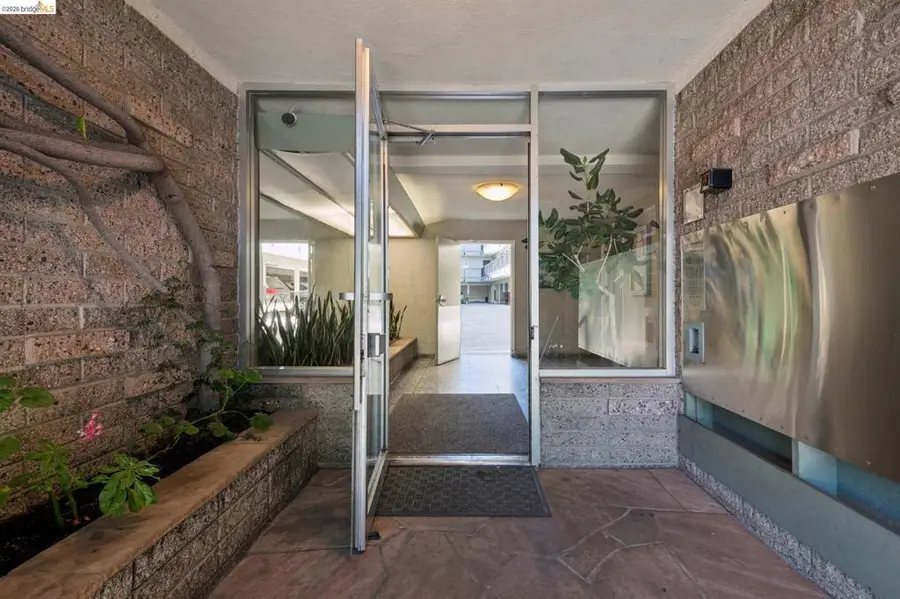 3877 Howe St #110, Oakland, CA 94611 - #3