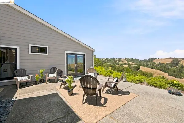 1897 Ascot Dr, Moraga, CA 94556