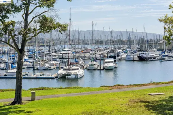 48 Invincible Ct #F19, Alameda, CA 94501