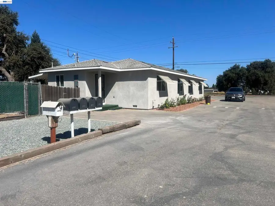 4628 Patterson Rd., Oakdale, CA 95361 - #3