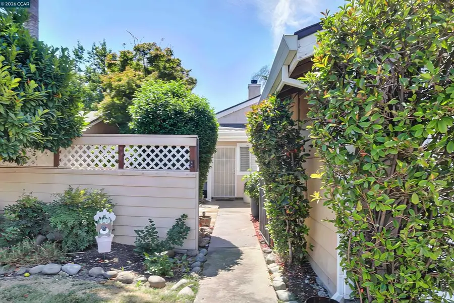 209 Cedar Rock Cir, Sacramento, CA 95823 - #2