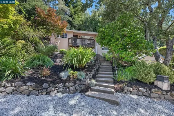1130 Glencourt Dr, Oakland, CA 94611