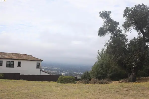 3799 Skyfarm Dr, Santa Rosa, CA 95403