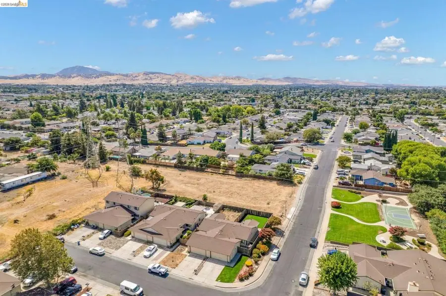 1300 Trembath Ln, Antioch, CA 94509 - #3
