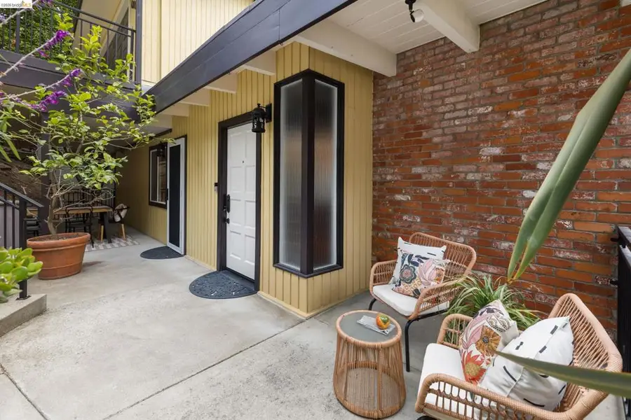 6309 Longcroft Dr, Oakland, CA 94611 - #3