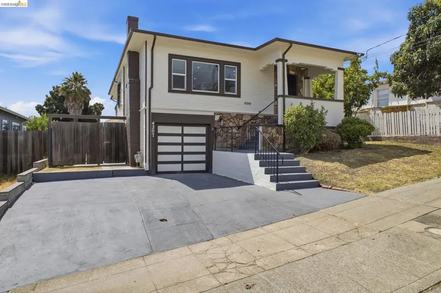 4207 Carrington St, Oakland, CA 94601 - #2