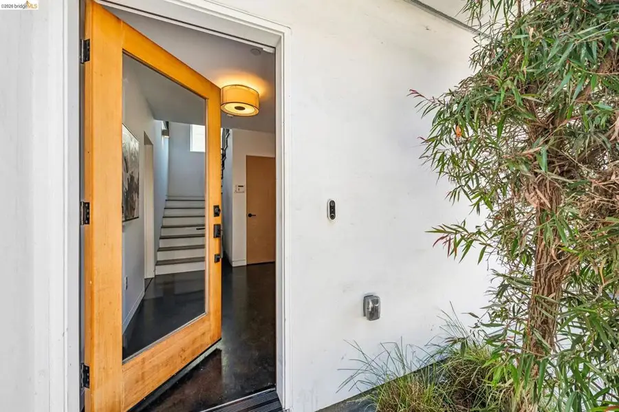 3235 B Louise St, Oakland, CA 94608 - #2