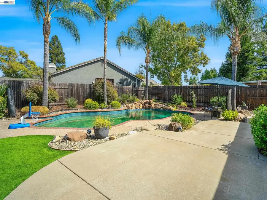 3327 Chapelle Dr, Roseville, CA 95661 - #2