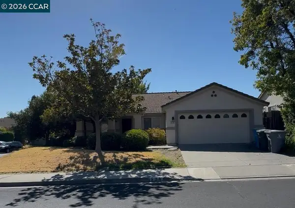 526 Woodcrest Dr, Vacaville, CA 95688