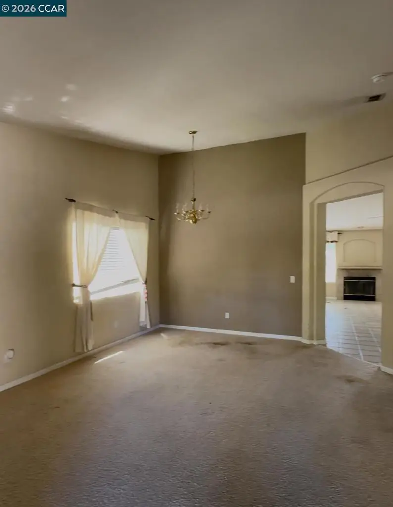 526 Woodcrest Dr, Vacaville, CA 95688 - #3