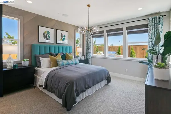 1312 Parkcrest Circle, Manteca, CA 95336
