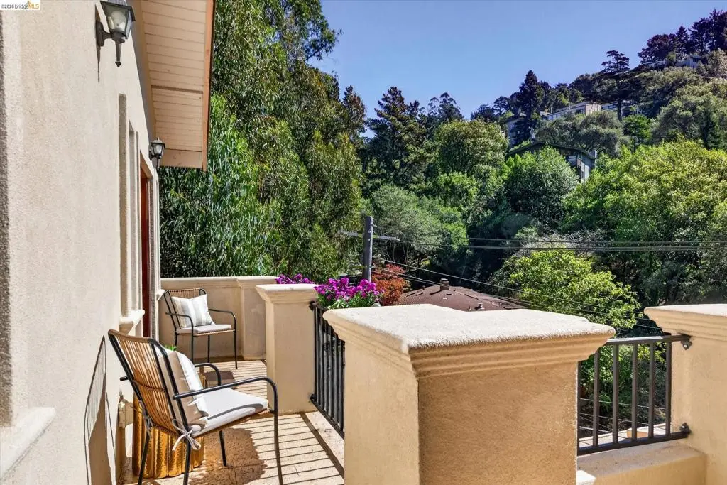6700 Moore Dr, Oakland, CA 94611 - #1