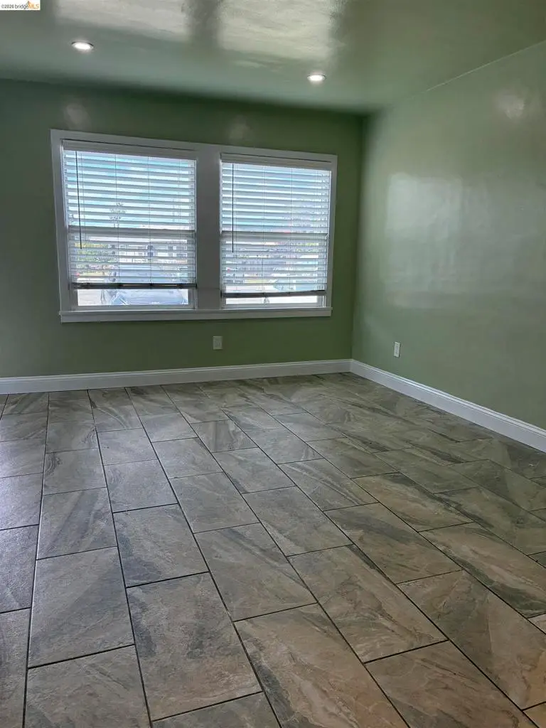 18 W Chanslor Ct, Richmond, CA 94801 - #2