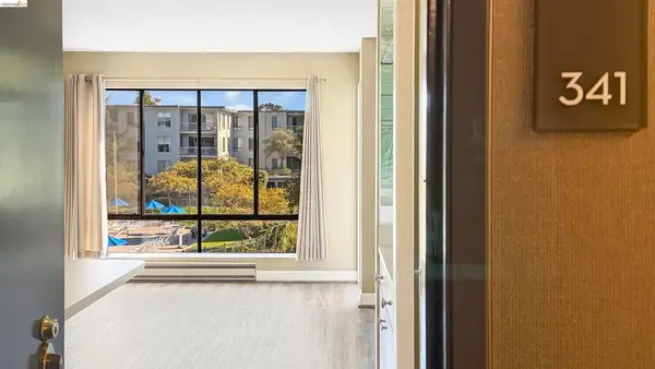 6 Commodore Drive #C341, Emeryville, CA 94608