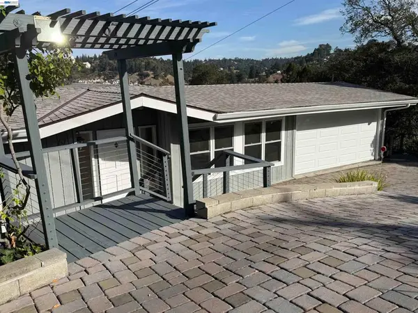 67 Barbara Rd, Orinda, CA 94563
