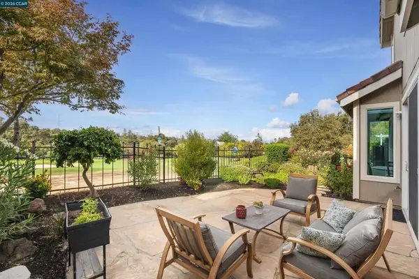 1049 Feather Cir, Clayton, CA 94517