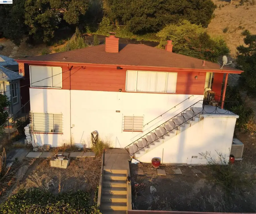 8128 Sunkist Dr, Oakland, CA 94605 - #2