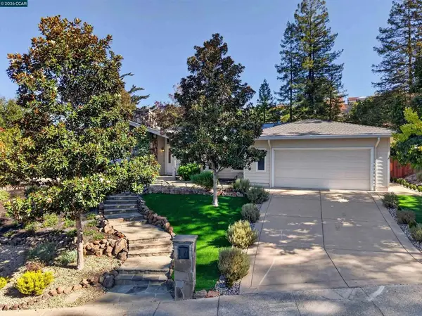216 Sandringham Dr, Moraga, CA 94556