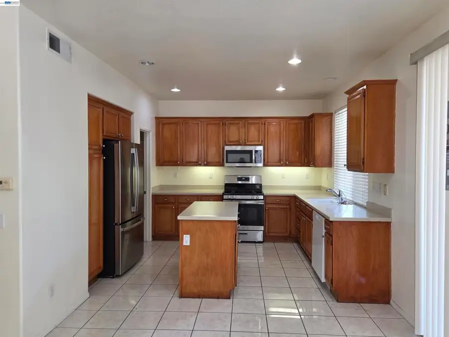 132 Citrine Ct, Gardena, CA 90248 - #3