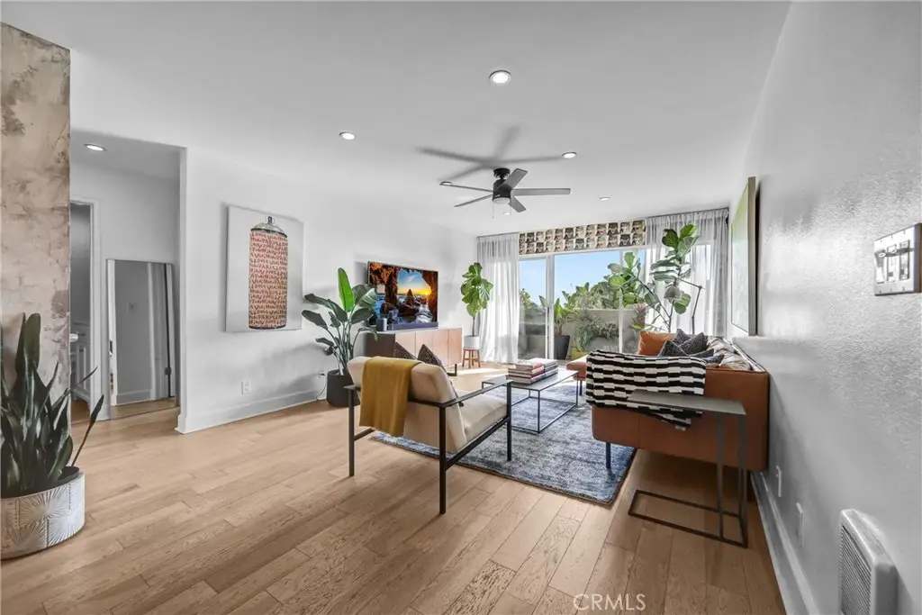 8400 De Longpre #212, West Hollywood, CA 90069 - #1