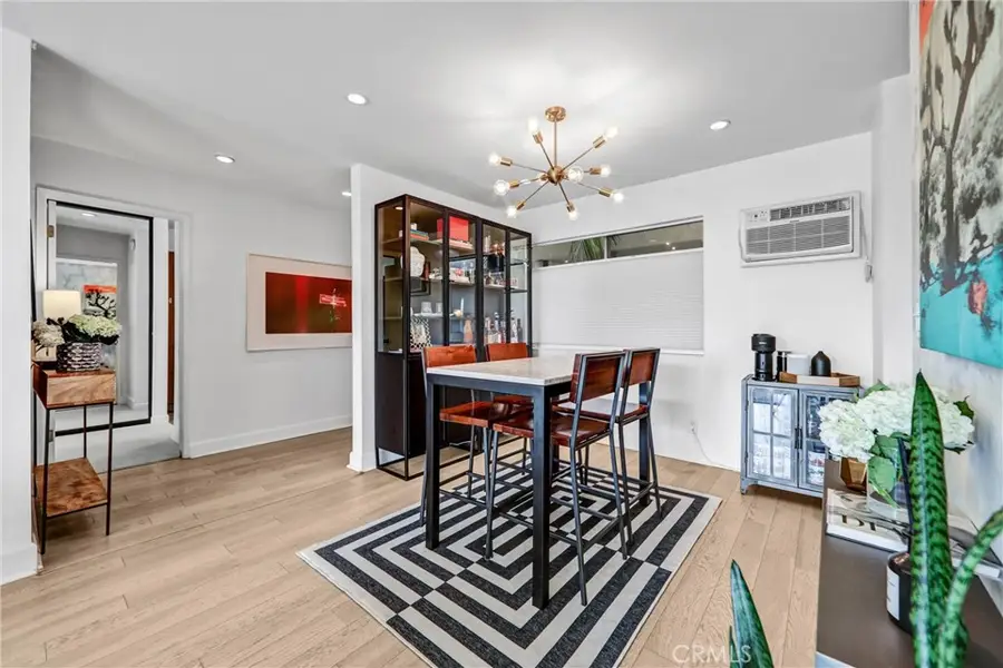 8400 De Longpre #212, West Hollywood, CA 90069 - #3