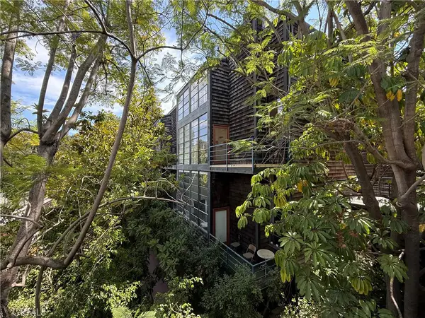 3884 Fredonia Drive #F, Los Angeles, CA 90068