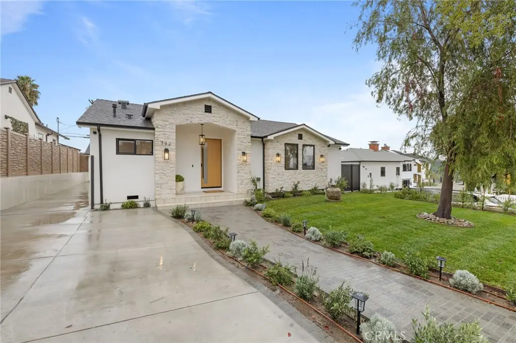 742 Groton, Burbank, CA 91504 - Image #1