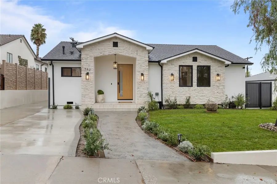 742 Groton, Burbank, CA 91504 - Image #3