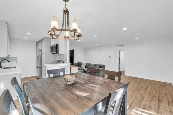 4140 Warner Boulevard #208, Burbank, CA 91505