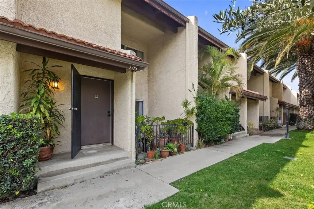 7715 Via Napoli, San Fernando Valley, CA 91504 - #1
