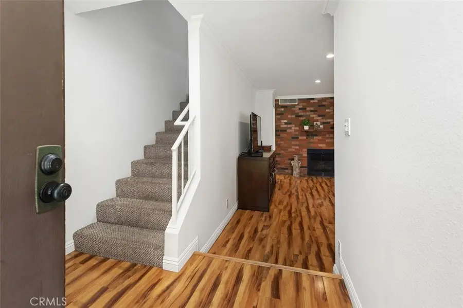 7715 Via Napoli, San Fernando Valley, CA 91504 - #2