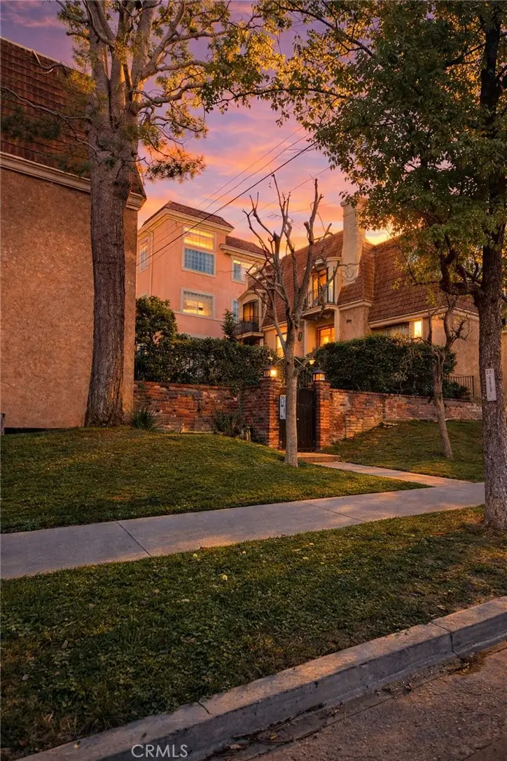 4370 W 8th, Los Angeles, CA 90005 - #3