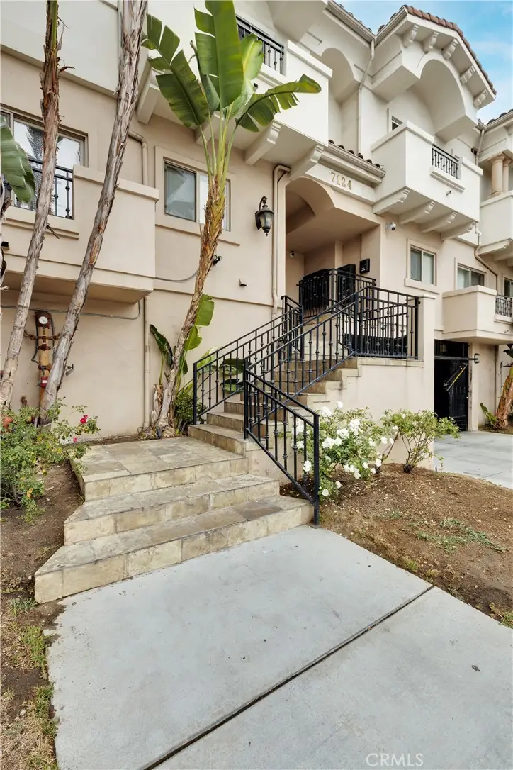 7124 Woodman #3, Van Nuys, CA 91405 - #3