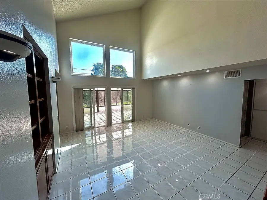10 Bluff Point Circle, Phillips Ranch, CA 91766 - #2