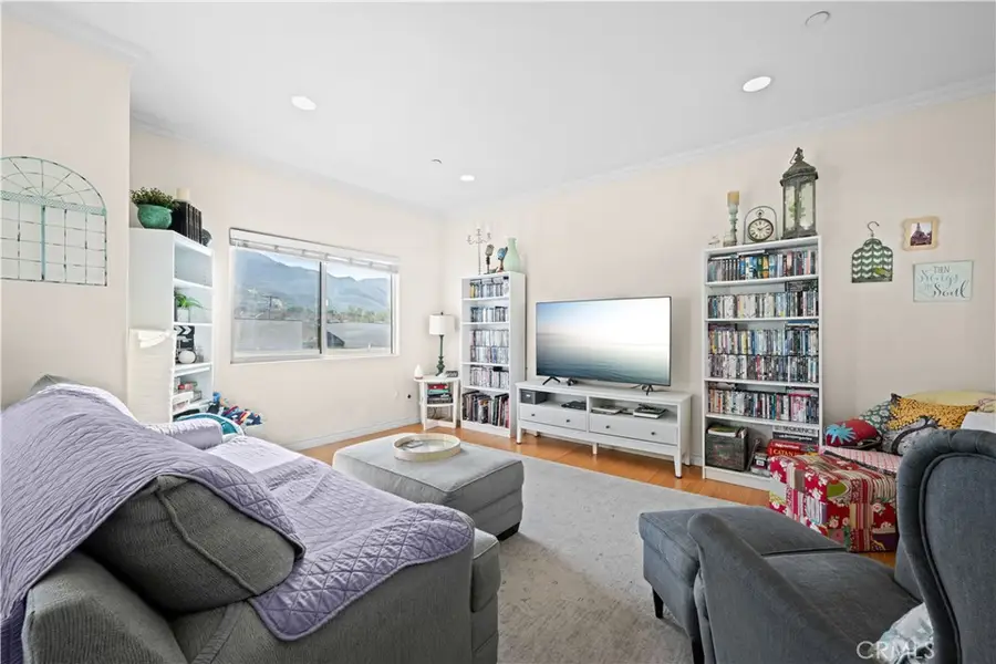 626 E Orange Grove Avenue #301, Burbank, CA 91501 - #3