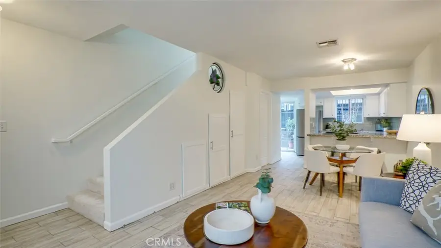 305 E Valencia Avenue #R, Burbank, CA 91502 - #3